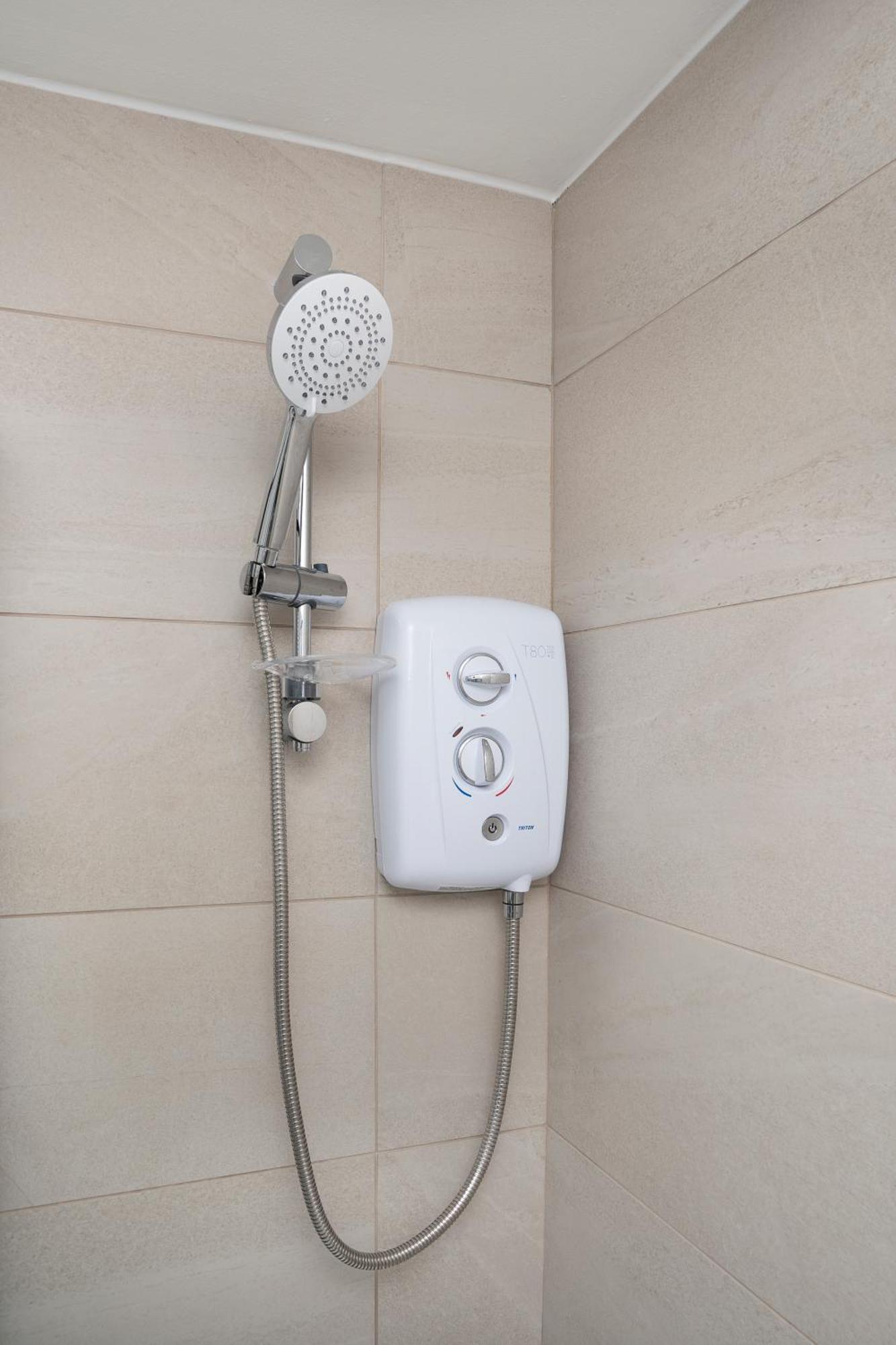 Modern 4 Bed House-Free Parking Apartment Burton  Luaran gambar