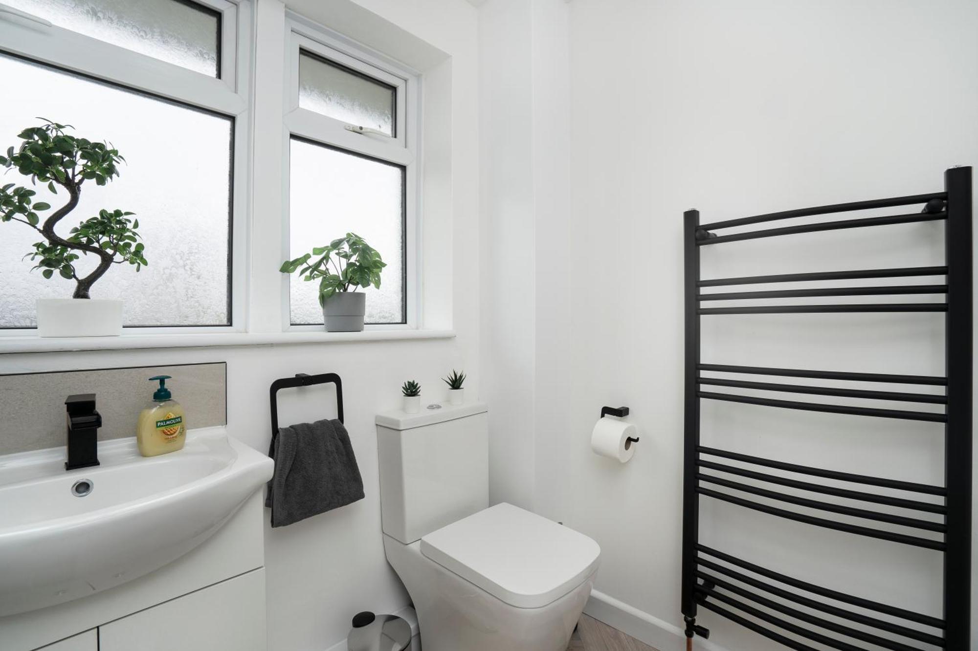Modern 4 Bed House-Free Parking Apartment Burton  Luaran gambar
