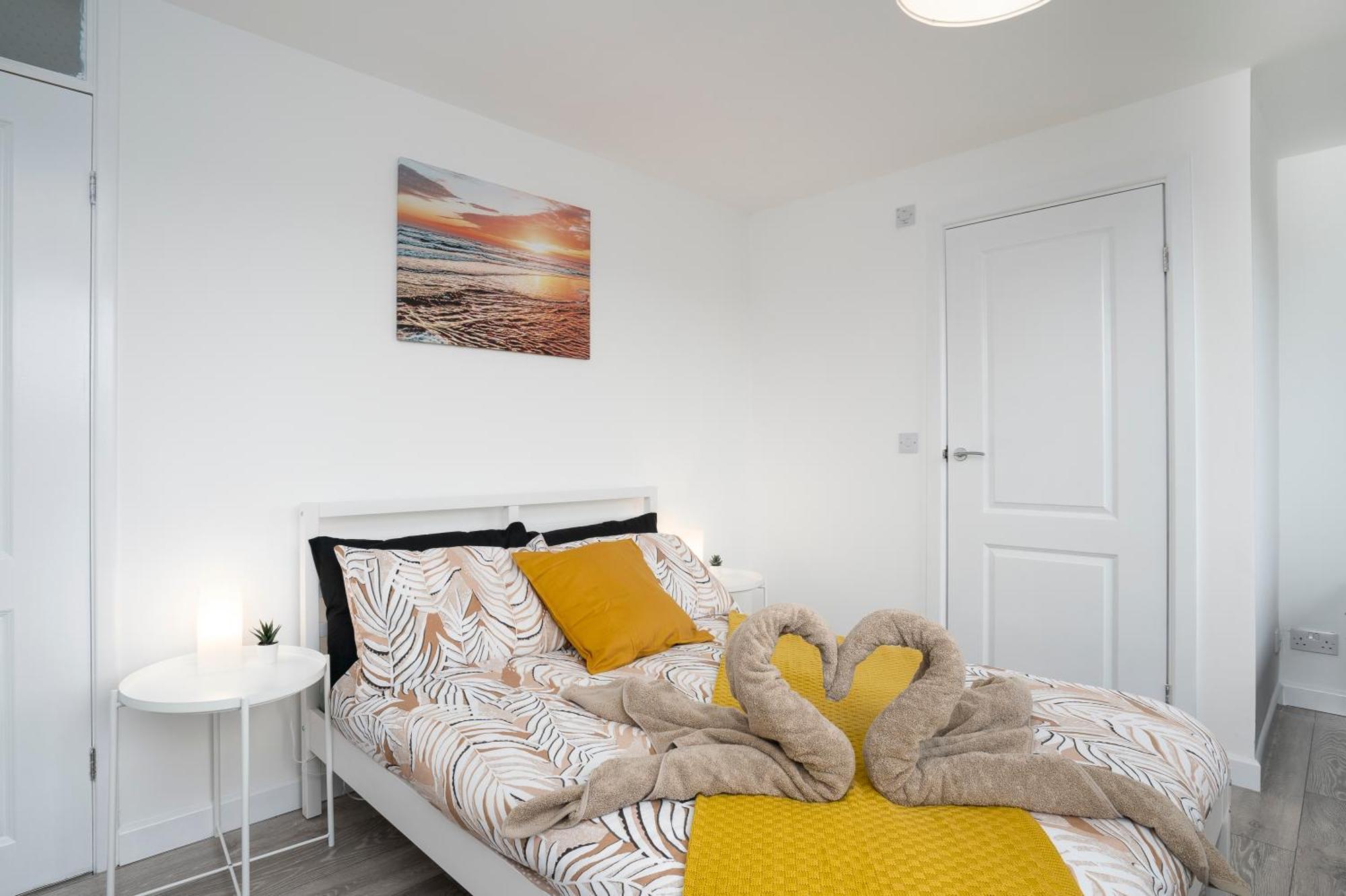 Modern 4 Bed House-Free Parking Apartment Burton  Luaran gambar